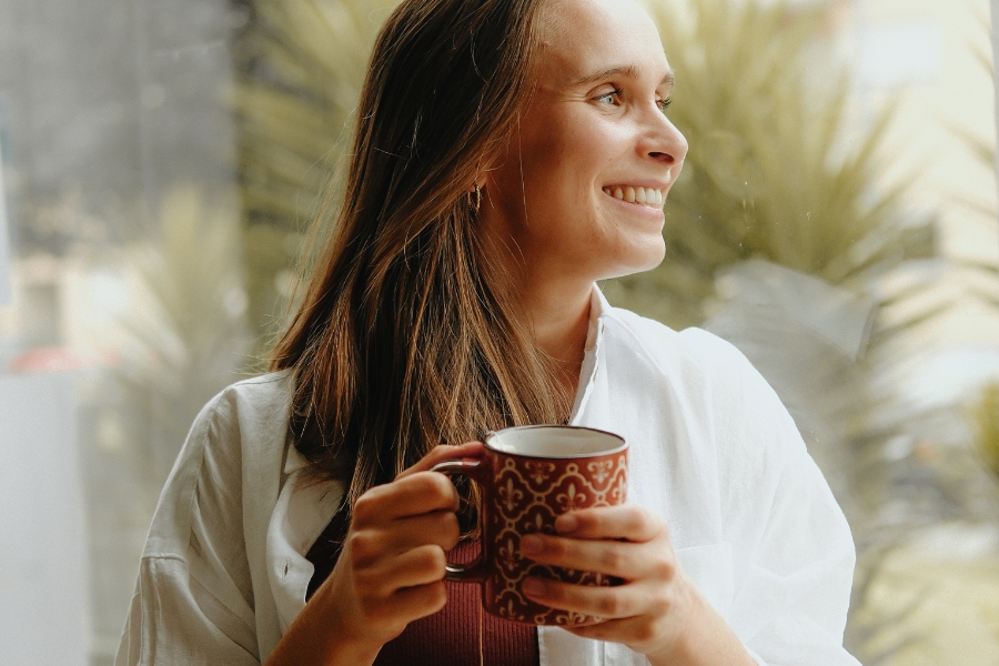 Ayurveda dica simples de beber água morna para digestão e bem-estar