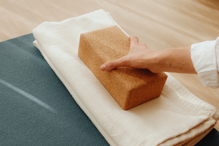 O que precisas para praticar yoga em casa